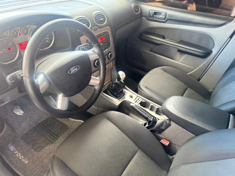 FORD - FOCUS - 2011/2011 - Branca - R$ 39.900,00