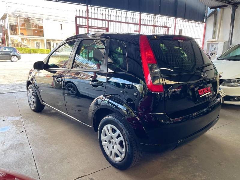 FORD - FIESTA - 2014/2014 - Preta - R$ 33.900,00