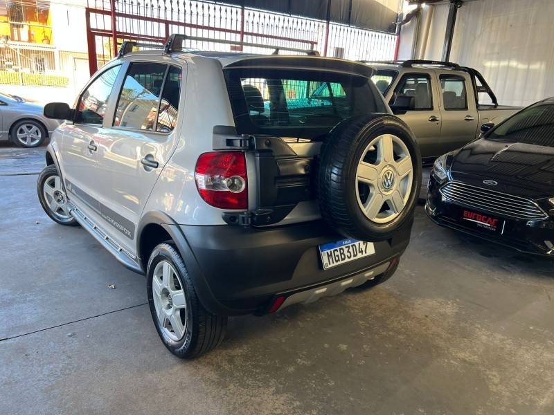 VOLKSWAGEN - CROSSFOX - 2010/2010 - Prata - R$ 34.900,00