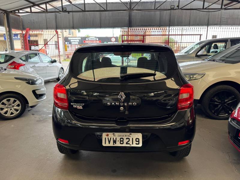 RENAULT - SANDERO - 2015/2015 - Preta - R$ 33.900,00