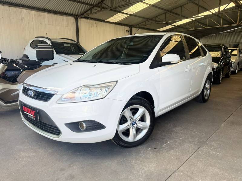 FORD - FOCUS - 2011/2011 - Branca - R$ 39.900,00