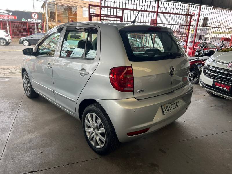 VOLKSWAGEN - FOX - 2010/2010 - Prata - R$ 29.900,00