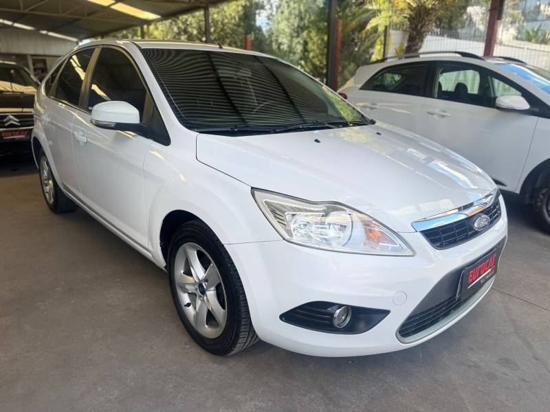 FORD - FOCUS - 2011/2011 - Branca - R$ 39.900,00