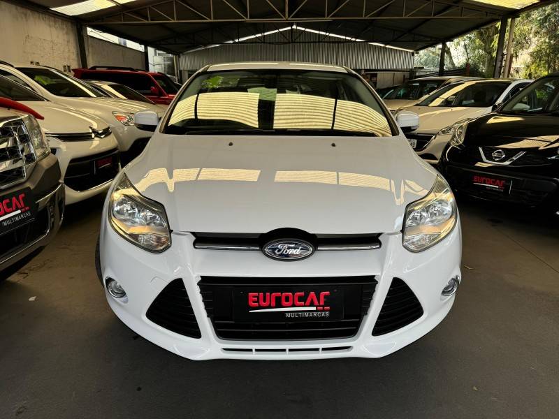 FORD - FOCUS - 2015/2015 - Branca - R$ 56.900,00