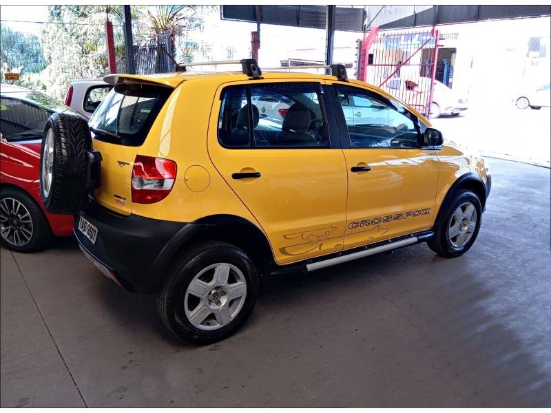 VOLKSWAGEN - CROSSFOX - 2007/2008 - Amarela - R$ 31.900,00