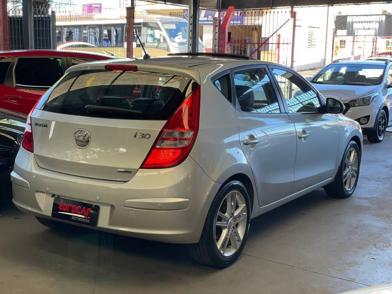 HYUNDAI - I30 - 2011/2012 - Prata - R$ 51.900,00