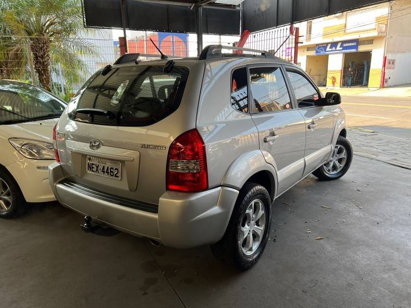 HYUNDAI - TUCSON - 2010/2010 - Prata - R$ 37.900,00