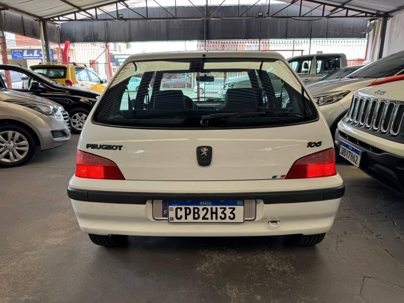 PEUGEOT - 106 - 1999/1999 - Branca - R$ 19.900,00