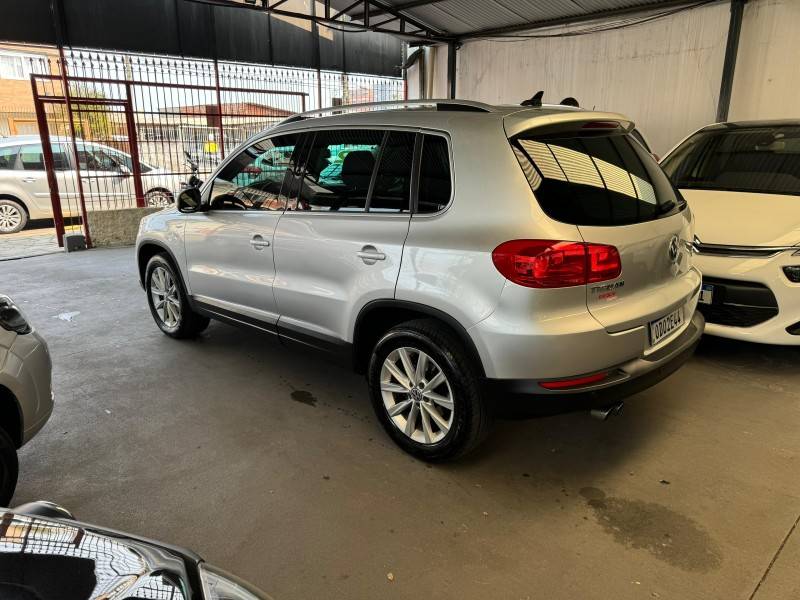 VOLKSWAGEN - TIGUAN - 2012/2012 - Prata - R$ 59.900,00