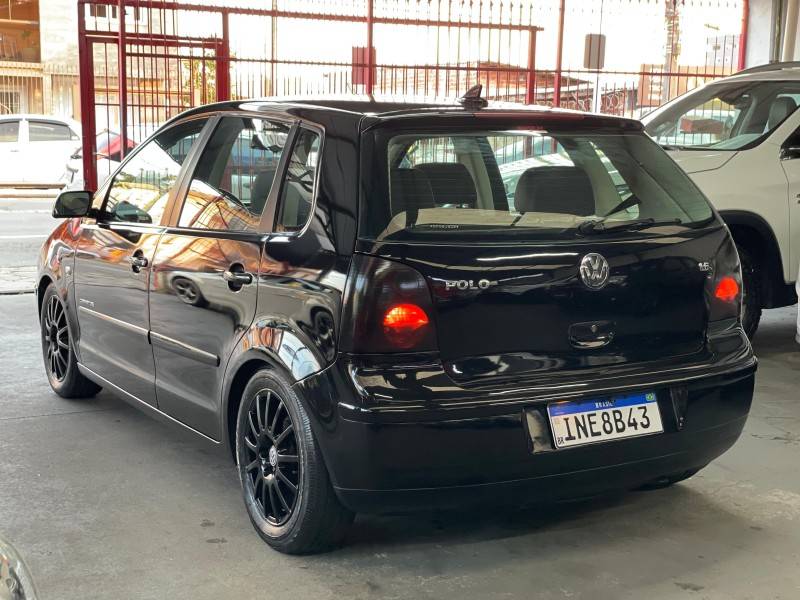 VOLKSWAGEN - POLO - 2005/2006 - Preta - R$ 29.900,00