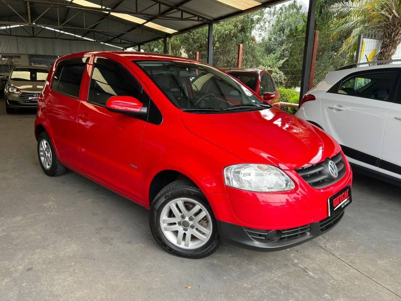 VOLKSWAGEN - FOX - 2010/2010 - Vermelha - R$ 28.900,00