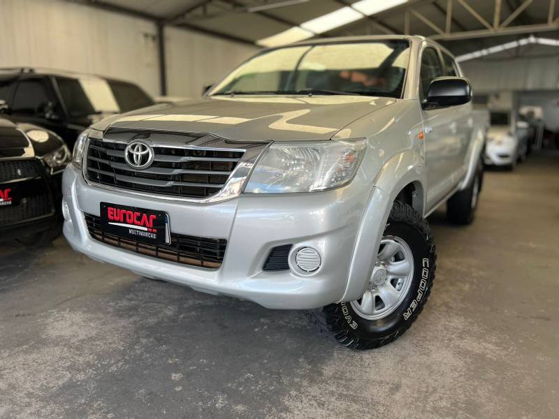 TOYOTA - HILUX - 2012/2012 - Prata - R$ 109.900,00