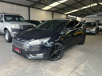 FORD - FOCUS - 2016/2016 - Preta - R$ 64.900,00