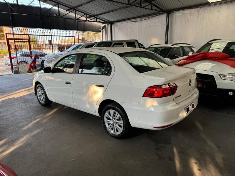 VOLKSWAGEN - VOYAGE - 2020/2021 - Branca - R$ 55.900,00