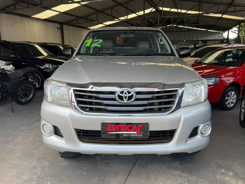 TOYOTA - HILUX - 2012/2012 - Prata - R$ 109.900,00