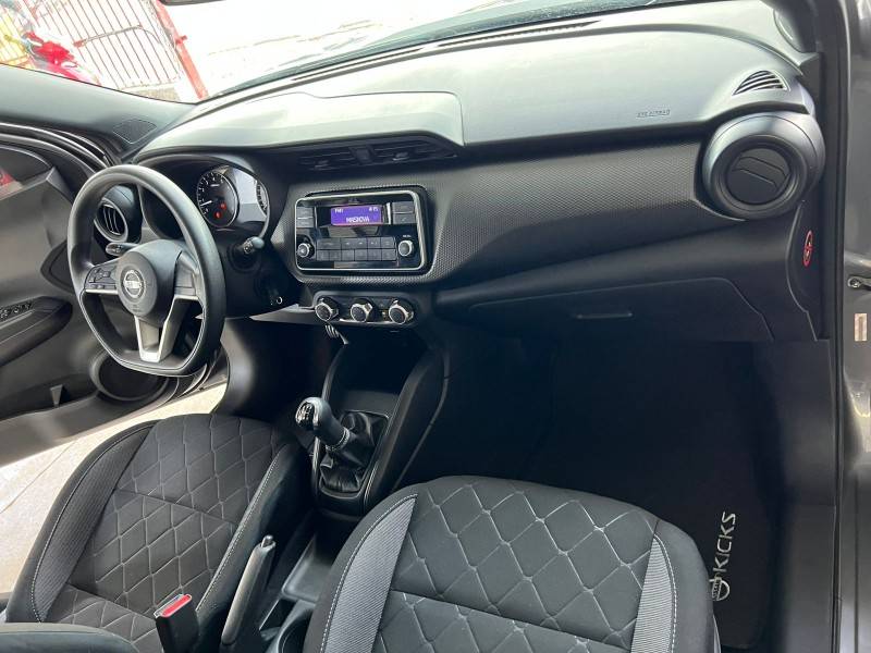 NISSAN - KICKS - 2018/2018 - Cinza - R$ 71.900,00