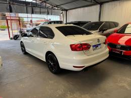 VOLKSWAGEN - JETTA - 2012/2012 - Branca - R$ 50.900,00