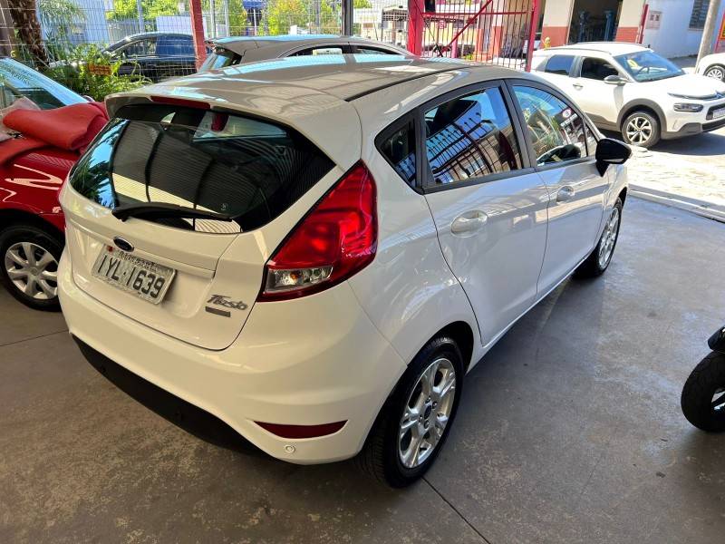 FORD - FIESTA - 2017/2017 - Branca - R$ 57.900,00