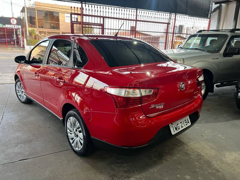 FIAT - GRAND SIENA - 2015/2015 - Vermelha - R$ 34.900,00
