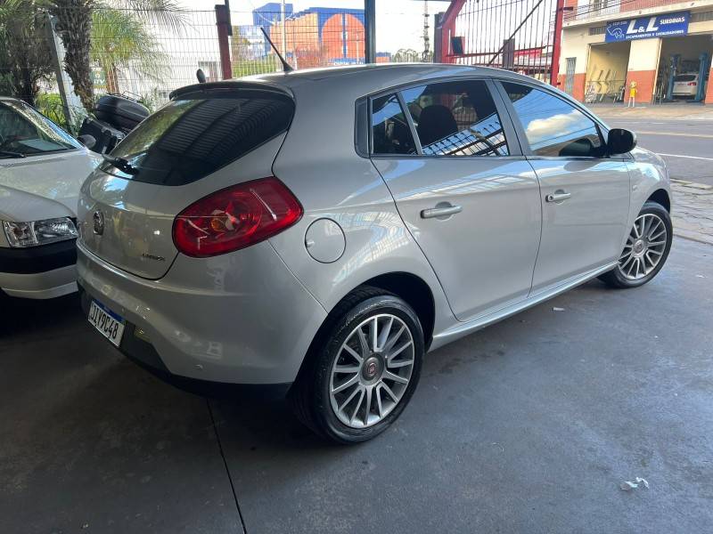 FIAT - BRAVO - 2012/2012 - Prata - R$ 32.900,00