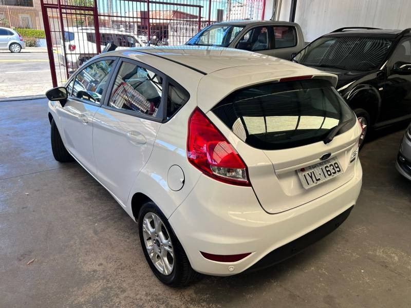 FORD - FIESTA - 2017/2017 - Branca - R$ 57.900,00