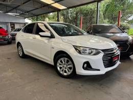 CHEVROLET - ONIX - 2022/2023 - Branca - R$ 69.900,00