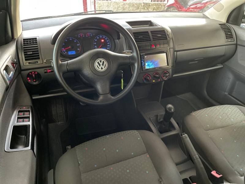 VOLKSWAGEN - POLO - 2005/2006 - Preta - R$ 29.900,00