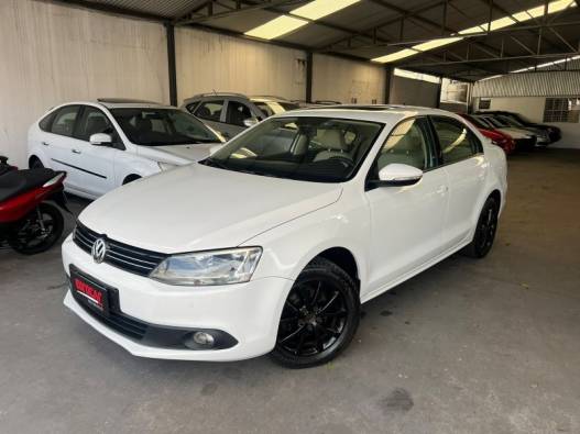 VOLKSWAGEN - JETTA - 2013/2013 - Branca - R$ 67.900,00