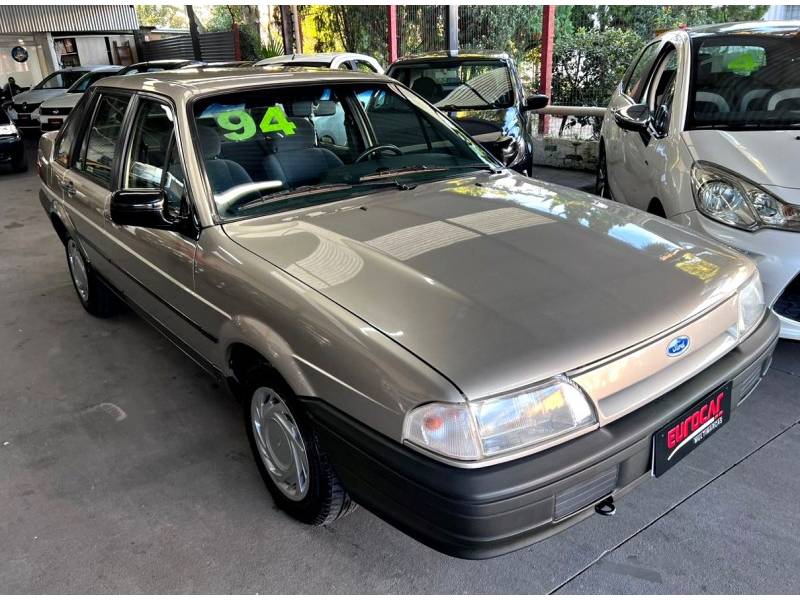 FORD - VERSAILLES - 1993/1994 - Dourada - R$ 38.900,00