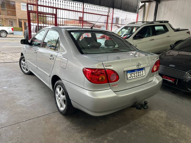 TOYOTA - COROLLA - 2004/2004 - Prata - R$ 37.900,00