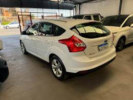 FORD - FOCUS - 2015/2015 - Branca - R$ 56.900,00