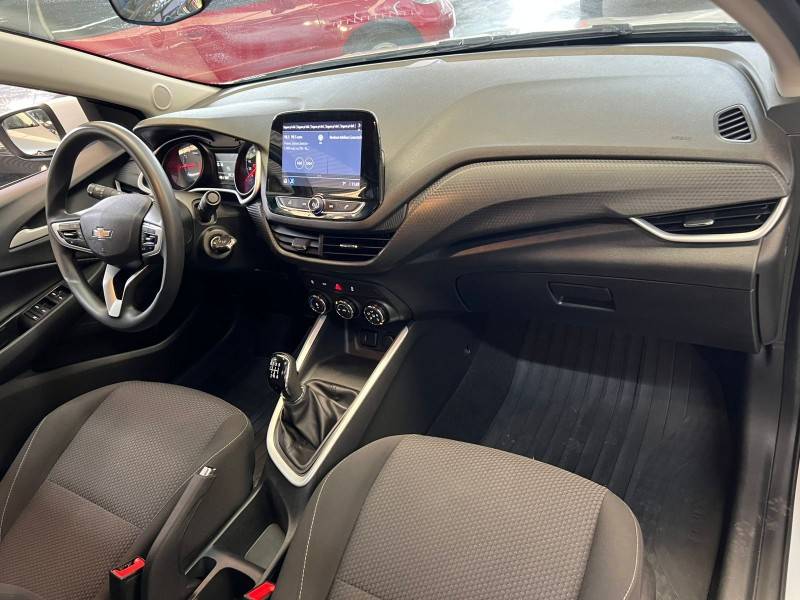CHEVROLET - ONIX - 2022/2023 - Branca - R$ 69.900,00