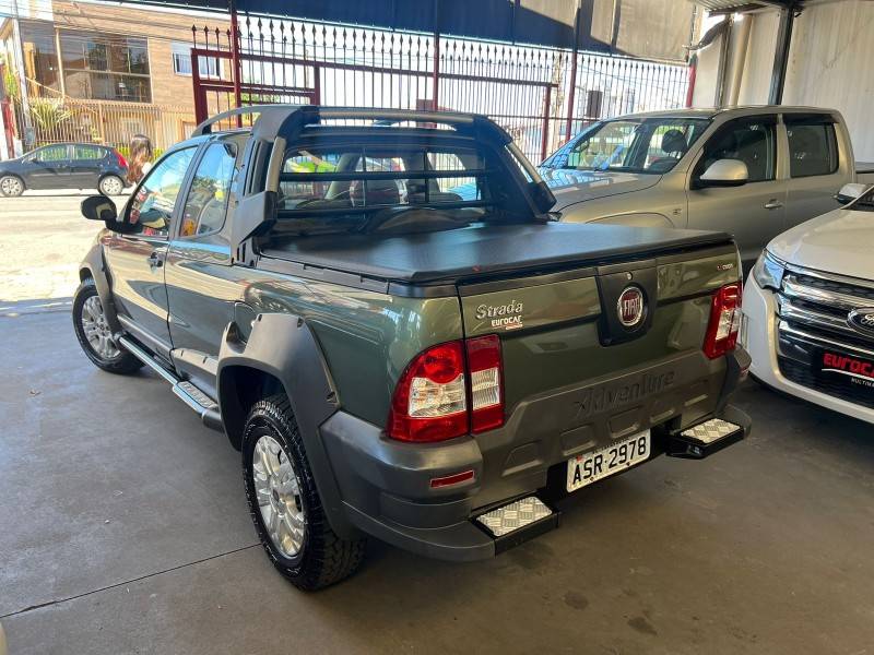 FIAT - STRADA - 2010/2010 - Verde - R$ 47.900,00