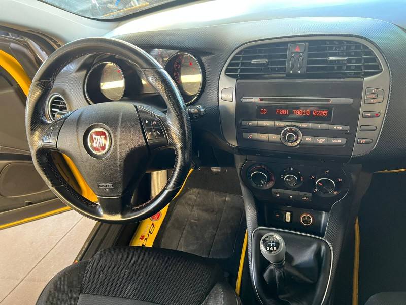 FIAT - BRAVO - 2013/2013 - Amarela - R$ 43.900,00