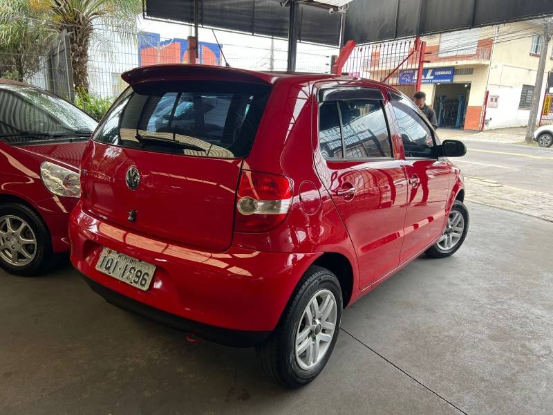 VOLKSWAGEN - FOX - 2010/2010 - Vermelha - R$ 28.900,00