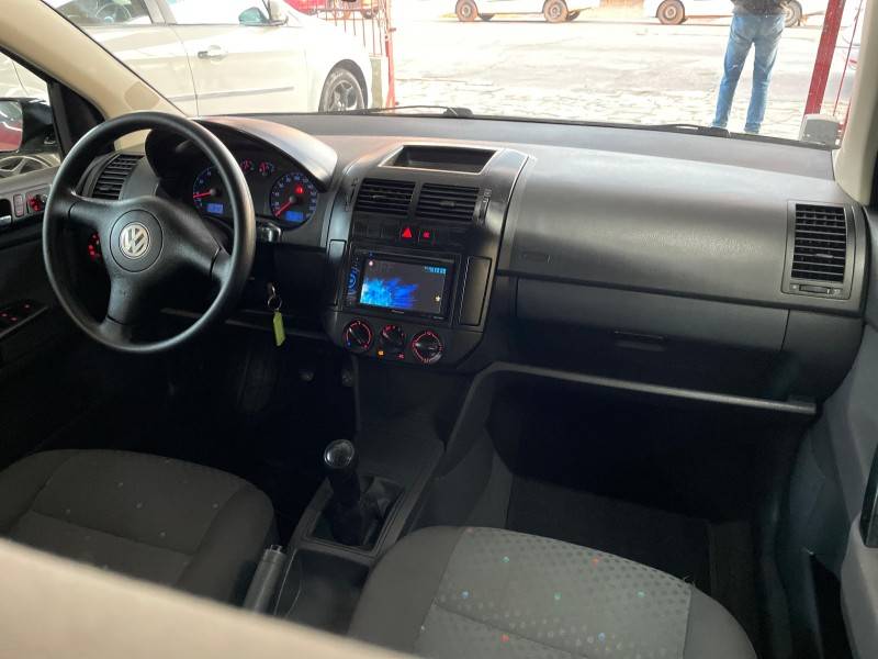 VOLKSWAGEN - POLO - 2005/2006 - Preta - R$ 29.900,00