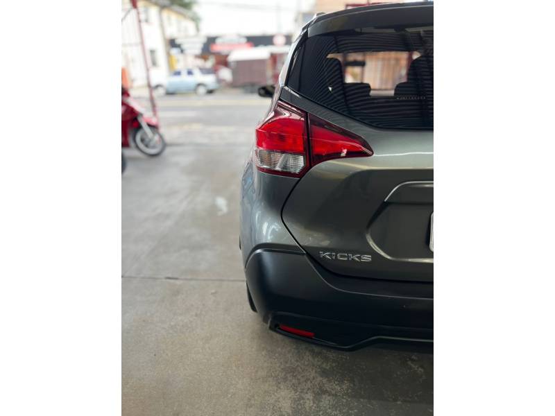 NISSAN - KICKS - 2018/2018 - Cinza - R$ 71.900,00