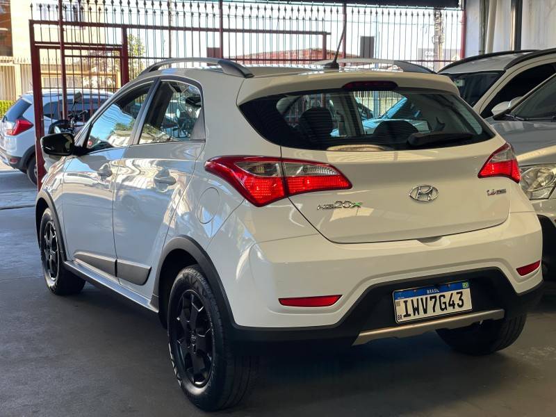 HYUNDAI - HB20X - 2015/2015 - Branca - R$ 55.900,00