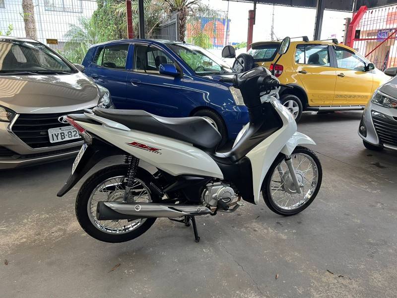 HONDA - BIZ 110I - 2022/2022 - Branca - R$ 13.900,00