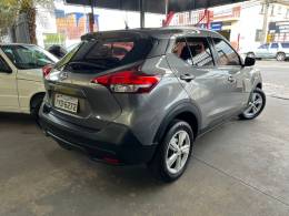 NISSAN - KICKS - 2018/2018 - Cinza - R$ 71.900,00