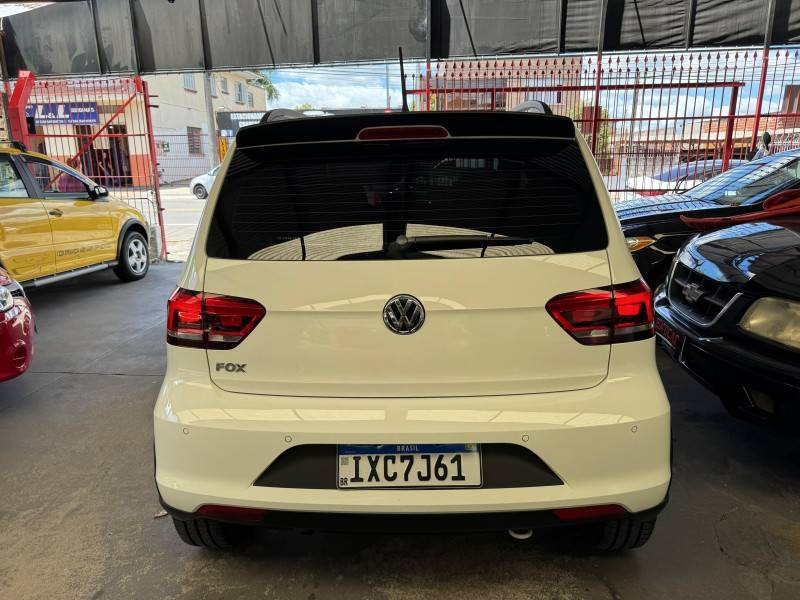 VOLKSWAGEN - FOX - 2016/2016 - Branca - R$ 49.900,00