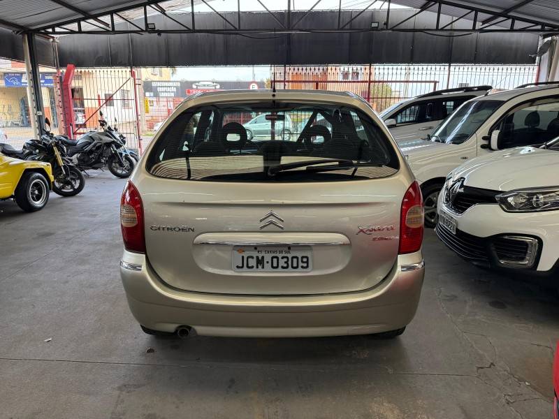 CITROËN - XSARA PICASSO - 2008/2008 - Bege - R$ 16.900,00