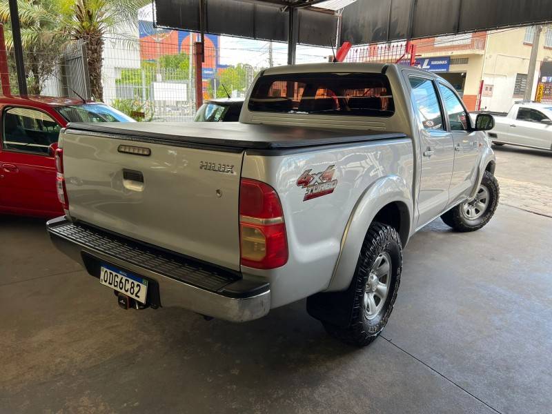 TOYOTA - HILUX - 2012/2012 - Prata - R$ 109.900,00