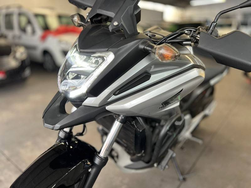 HONDA - NC 750X - 2016/2016 - Prata - R$ 39.900,00