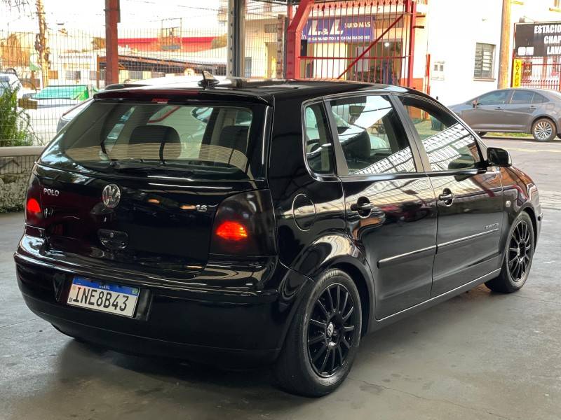 VOLKSWAGEN - POLO - 2005/2006 - Preta - R$ 29.900,00