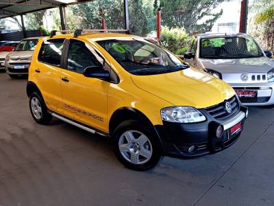 VOLKSWAGEN - CROSSFOX - 2007/2008 - Amarela - R$ 31.900,00