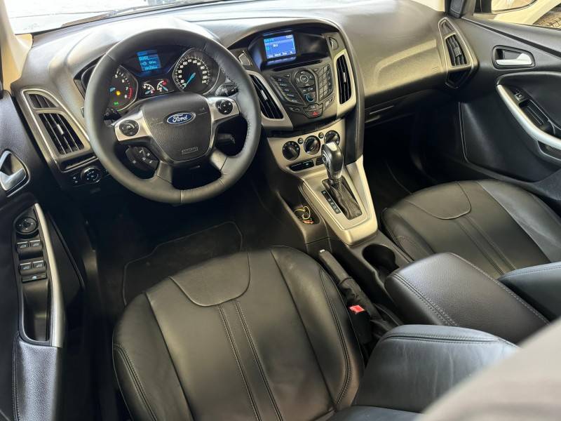 FORD - FOCUS - 2015/2015 - Branca - R$ 56.900,00