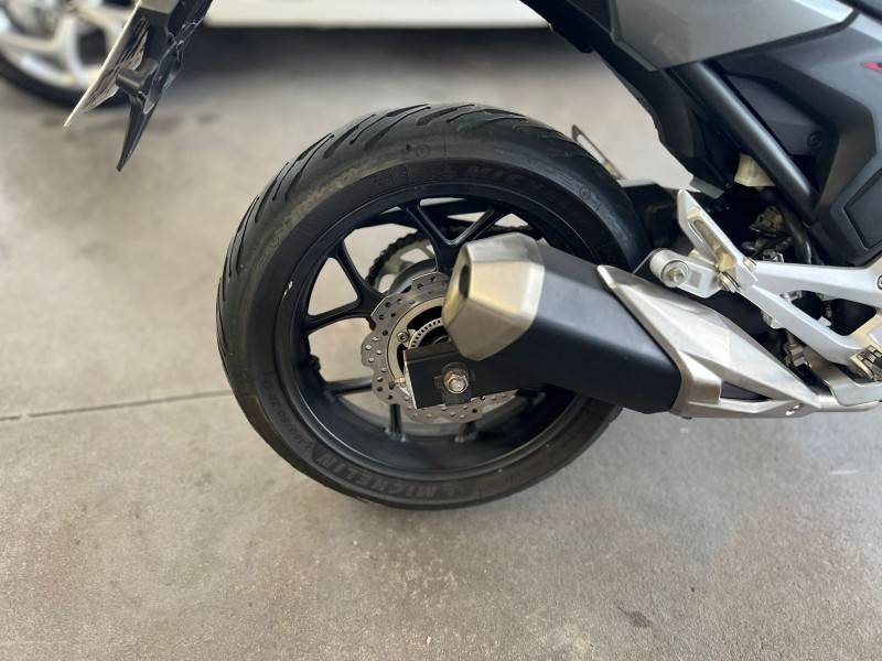 HONDA - NC 750X - 2016/2016 - Prata - R$ 39.900,00