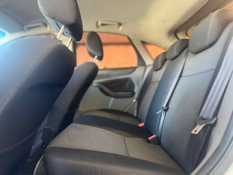 FORD - FOCUS - 2011/2011 - Branca - R$ 39.900,00
