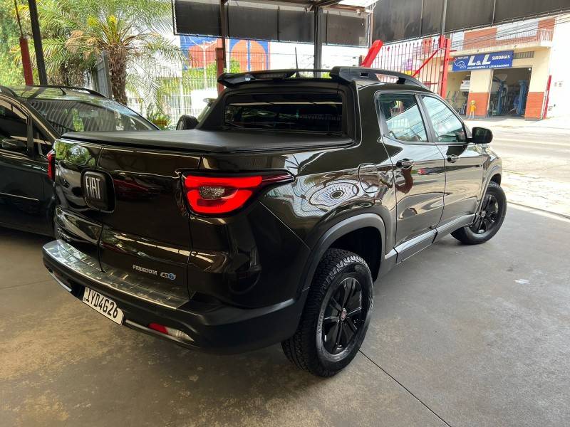 FIAT - TORO - 2018/2018 - Marrom - R$ 83.900,00